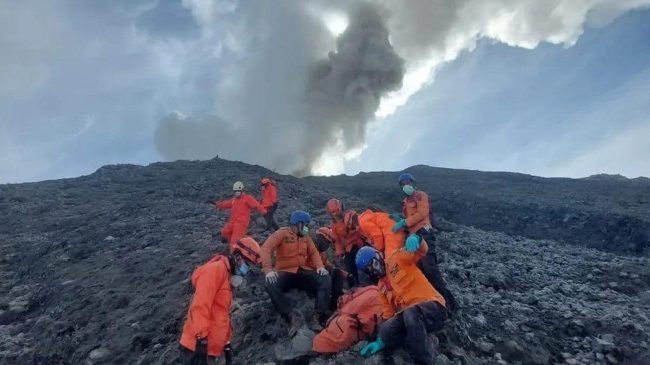 Vullkani në Indonezi vret 22 njerëz