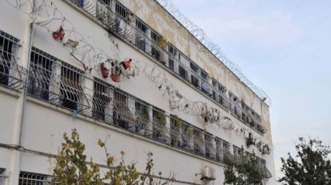 Sherr mes të burgosurve në Koridhalos në…