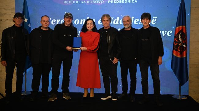 Presidentja e Kosovës nderon me medalje grupet&hellip;