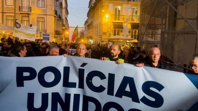 Mijëra policë portugez protestojnë për rritjen e…