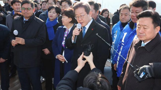Atentat ndaj liderit të opozitës në Korenë…