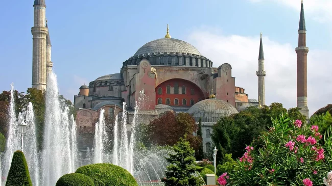 Turqia vendos 25 € tarifë për turistët…