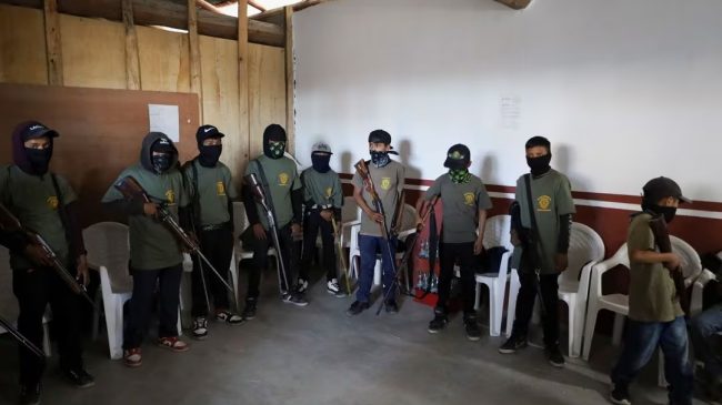 Gjimnazistët në Meksikë armatosen, do luftojnë krimin…