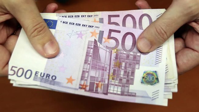 Ndalohet qarkullimi i kartëmonedhës 500 euro në…