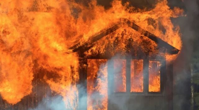 Leskovik/ Ndezi zjarr brenda kasolles, bariu 49-vjeçar…