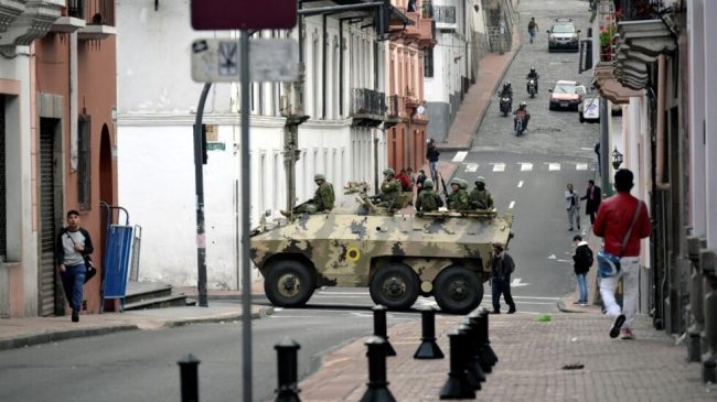 Ushtria në Ekuador zbret në rrugë me…