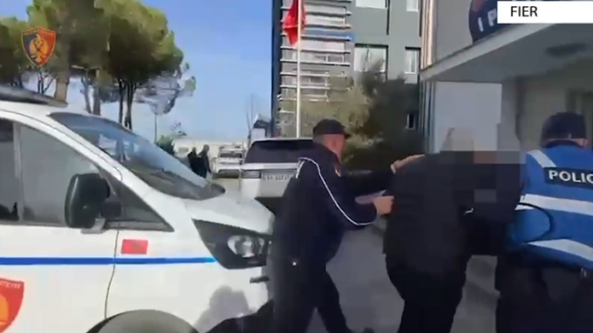 29-vjeçari dhunon gruan dhe i publikon video&hellip;