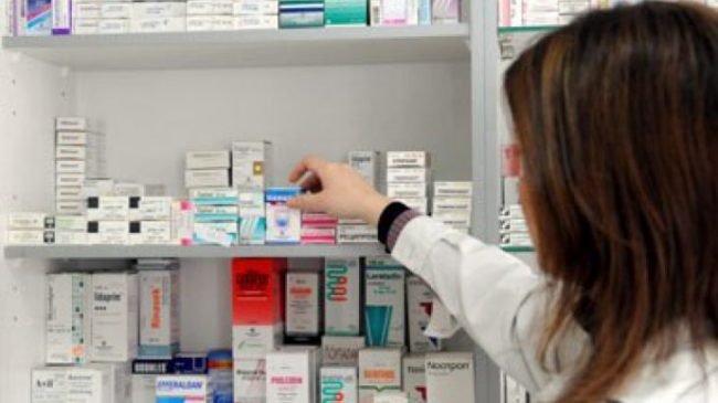 Farmacistja në Tiranë i ngatron ilaçet pacientes,…