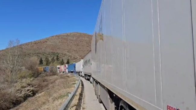 Rihapet kufiri me Greqinë, radhë kilometrike të&hellip;