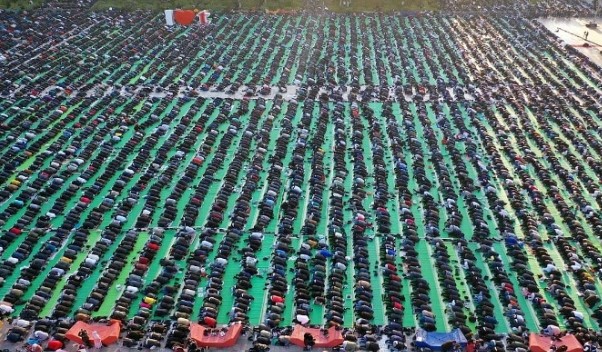 Fitër Bajrami, besimtarët myslimanë mbyllin muajin e&hellip;