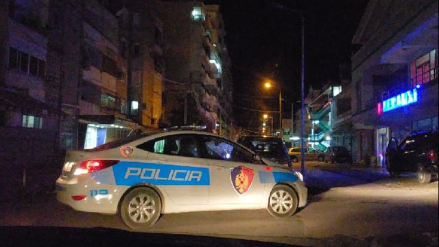 Plagosje me armë zjarri në Durrës, 24-vjeçari…