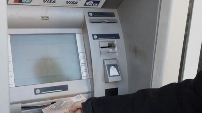 Mbyllja e degëve të bankës serbe në…