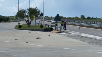 Aksidentohet autobusi në autostradën Tiranë-Durrës, lëndohet pasagjeri