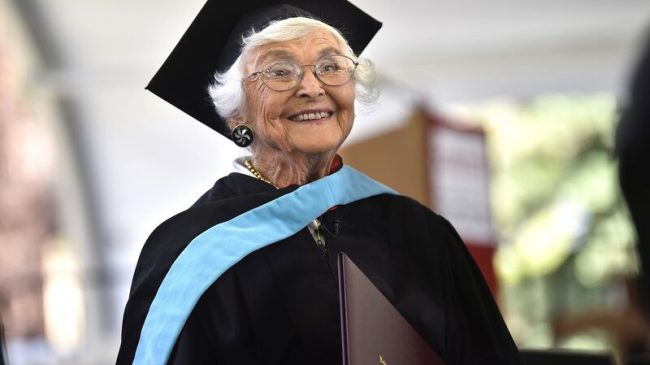 105 vjeçarja merr diplomën e masterit 83&hellip;