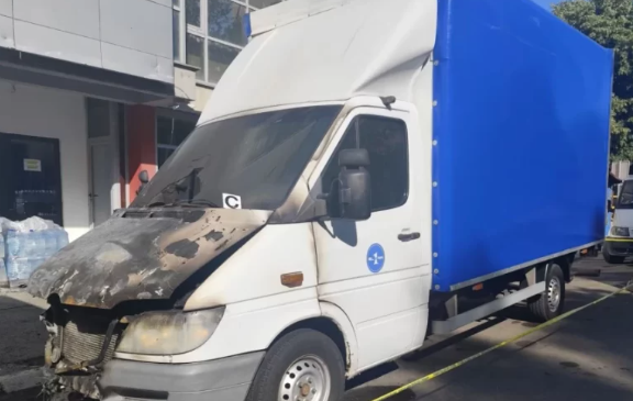 Digjen dy kamionë dhe një veturë në&hellip;