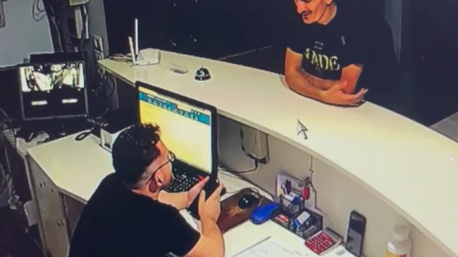 Hyn në hotel të kërkojë ujë, hajduti&hellip;