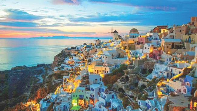Numri i madh i turistëve në Santorini&hellip;
