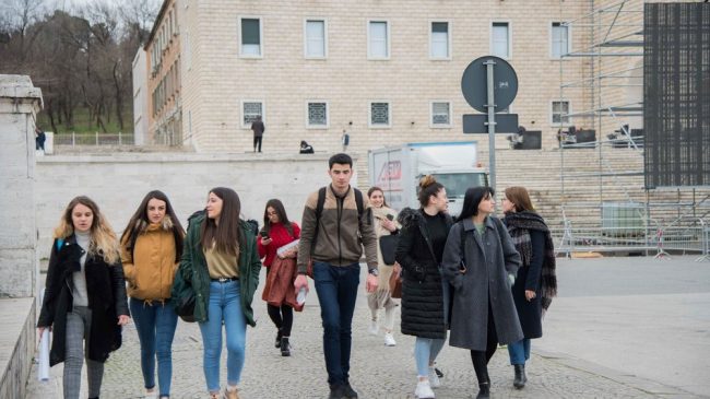 28% shqiptarëve të arsimuar punojnë në profesionet&hellip;