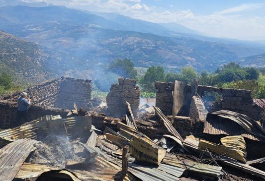 Dibranëve i djegin stallën e bagëtive, zjarri&hellip;