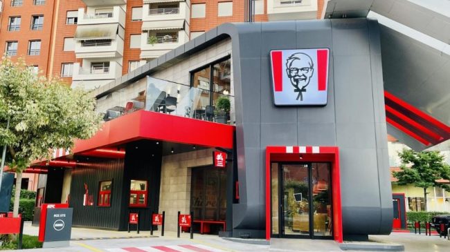 Dyqanet ‘KFC’ në Shqipëri u shesin klientëve&hellip;
