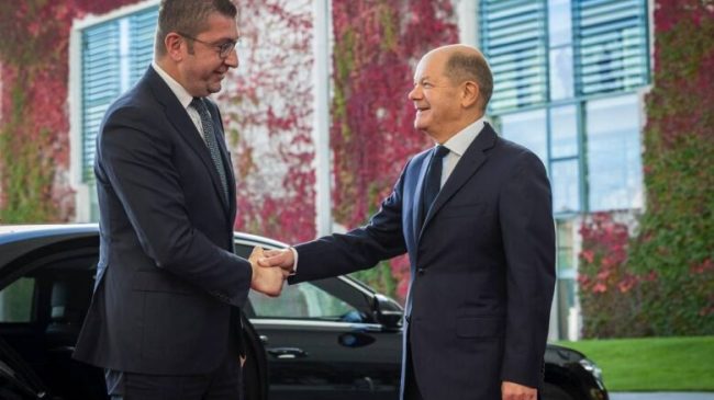 Mickoski: BE-ja duhet të mbështesë vendet që&hellip;
