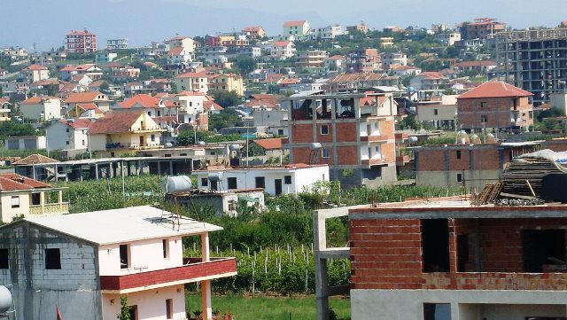 Kush ka 2 ose më shumë banesa&hellip;