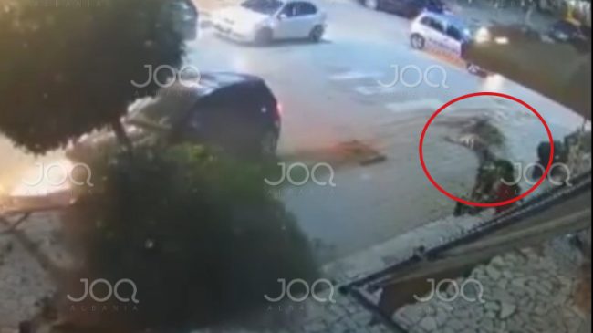 Pamje të rënda nga Lushnja/ Makina kalon&hellip;
