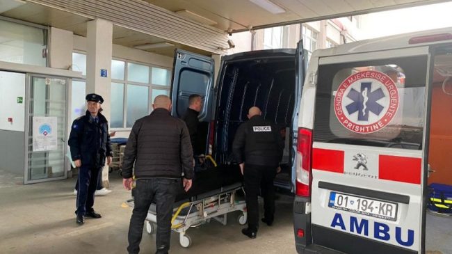 Vdes në QKUK personi që pësoi aksident&hellip;
