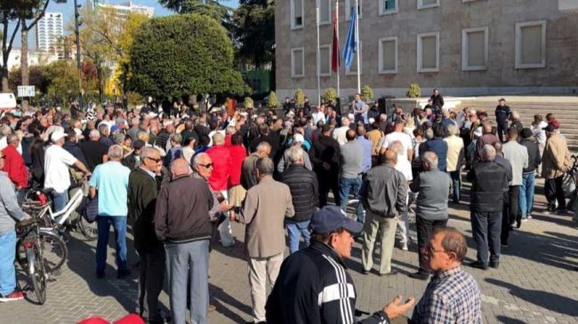 “Po u marrim lekë fëmijëve”, pensionistët protestojnë&hellip;