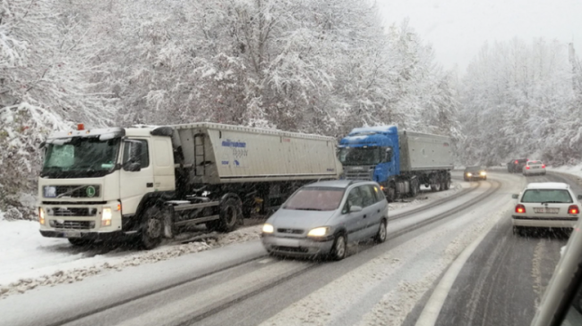Hiqet ndalesa për kamionë në rrugën Tetovë-Kodra&hellip;