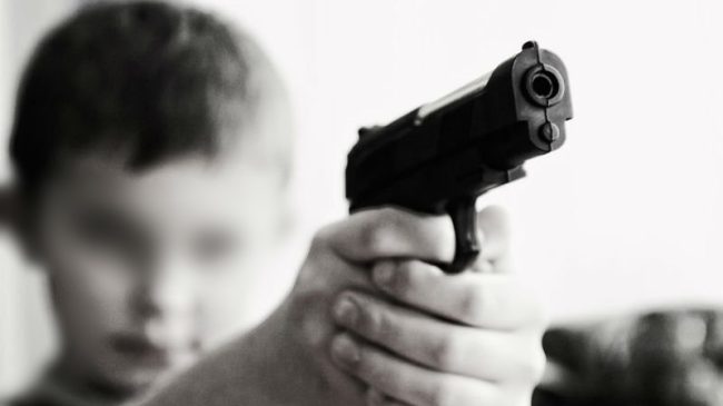 “14-vjeçari shkon me armë zjarri në shkollën&hellip;