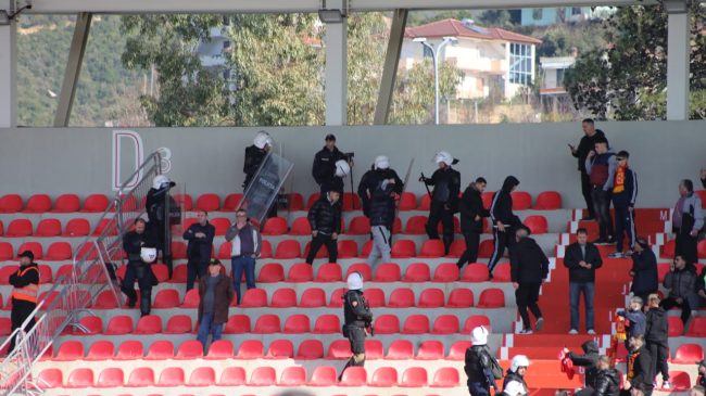 8 kartonë të kuq, dy të arrestuar&hellip;