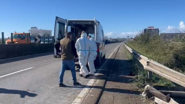 Pas aksidentit doli në rrugë! Një makinë&hellip;
