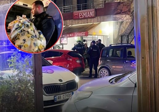 Përplasi përtokë djalin 5 muajsh! Nëna në&hellip;