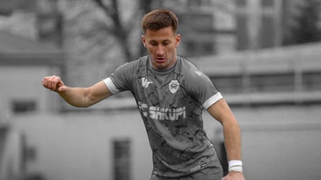 Ndihmoi të tjerët të shpëtojnë! Futbollisti i&hellip;