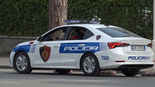 I vodhi “Range Rover”-in vëllait të tij,&hellip;