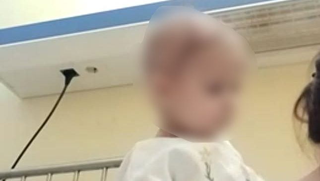 Vogëlushja 15-muajshe ka nevojë urgjente për ndihmë&hellip;