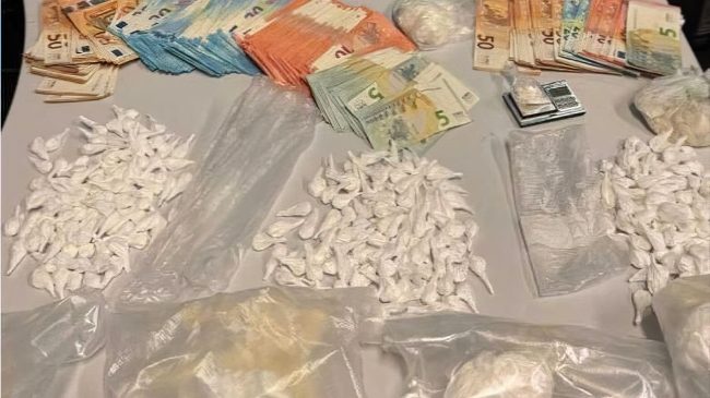 Shqiptari merrte pagesë papunësie por shpërndante kokainë