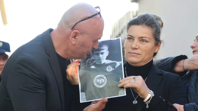 Familja e Martinit thirrje qeverisë: Mos e&hellip;