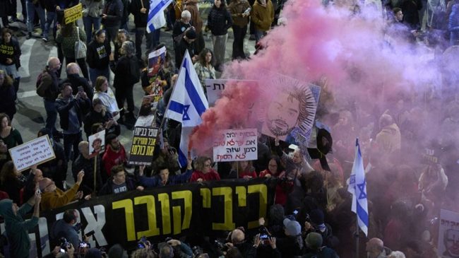 Më shumë se 100,000 vetë protestojnë kundër&hellip;