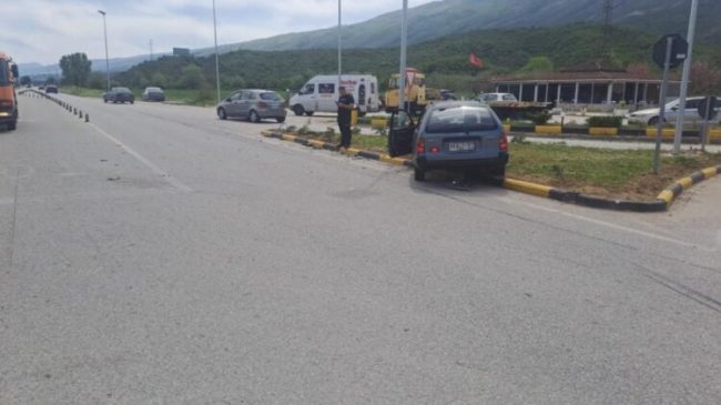 Aksident në rrugën Gjirokastër-Tepelenë, plagosen 4 persona