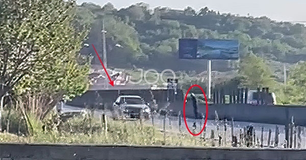“Shikoni si kalimtarët marrin në qafë shoferët&hellip;