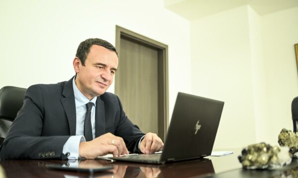 Kurti i çon mesazh Trumpit: Kosova gati&hellip;