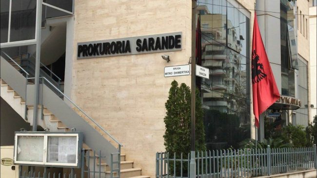 Dy gra kanosin dhe fyejnë prokuroren në&hellip;