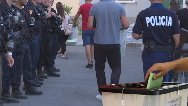 Punuan nga 12 orë në zgjedhje, policët&hellip;