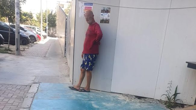 Maniaku në Durrës ndjek këmba-këmbës dy vajzat:&hellip;