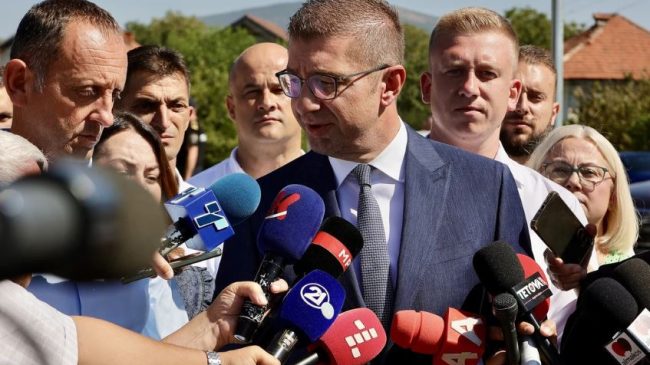Mickoski: Ekzistojnë qendra pushteti që po përpiqen&hellip;