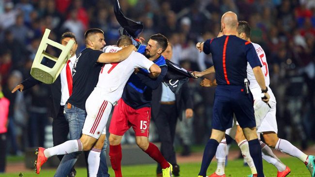 UEFA paralajmëron serbët: Çdo trazirë kundër kuqezinjve&hellip;