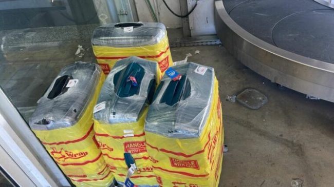 Kinezët kapen në aeroport me 61 kg&hellip;