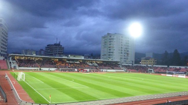 Tensione në “Elbasan Arena”, tifozët elbasanas kalojnë&hellip;